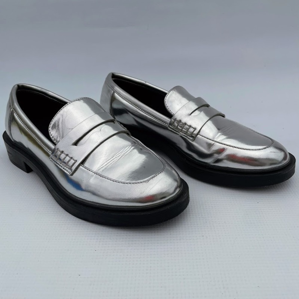A New Day Silver Metallic Penny Loafers Round Toe Lug Sole Shoes 6.5